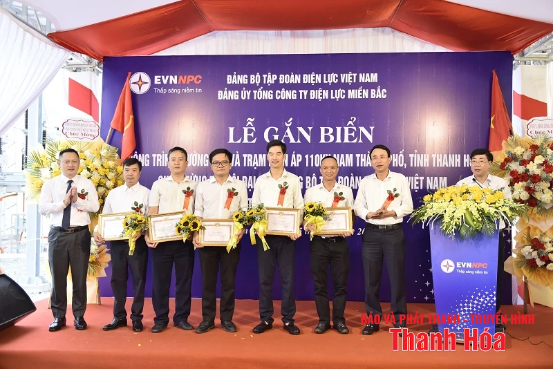 Gắn biển công link vào m88 bhki chào mừng Đại hội đại biểu Đảng bộ Tập đoàn Điện lực Việt Nam