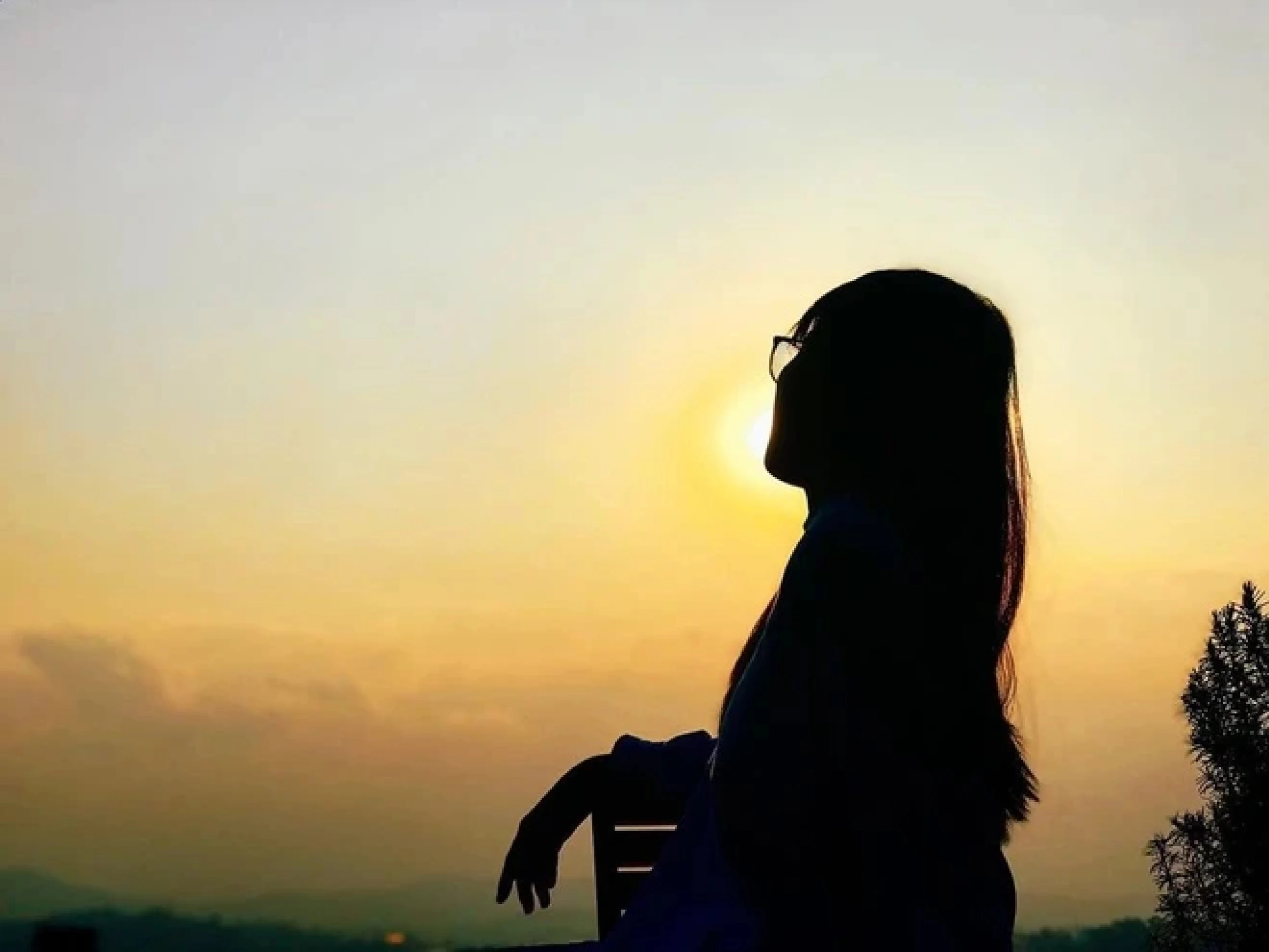 [E-Magazine]: Hoàng hôn như cũng hát điều vân vi