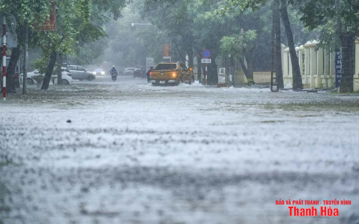 Mưa lớn do bão số 3, nhiều tuyến phố trung tâm m88 cá cược thể thao trực tuyến bị ngập nặng