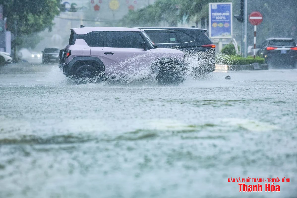 Mưa lớn do bão số 3, nhiều tuyến phố trung tâm m88 cá cược thể thao trực tuyến bị ngập nặng