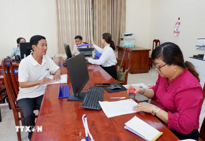 Bộ Chính trị phê bình các địa phương chậm kiện toàn nhân sự chủ chốt