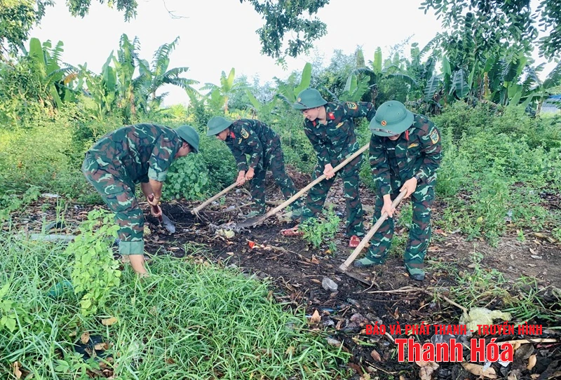 Phường Hạc Thành ra quân tổng dọn vệ sinh môi trường