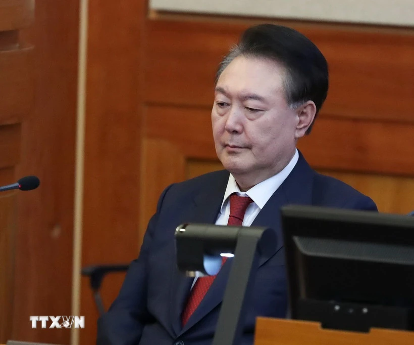 Tòa án Hàn Quốc ra lệnh cưỡng chế cựu Tổng thống Yoon Suk Yeol tới thẩm vấn