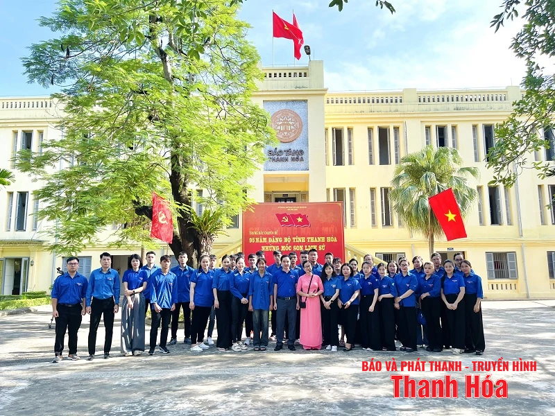 Trưng bày chuyên đề “95 năm Đảng bộ tỉnh Thanh Hóa - Những mốc son lịch sử”