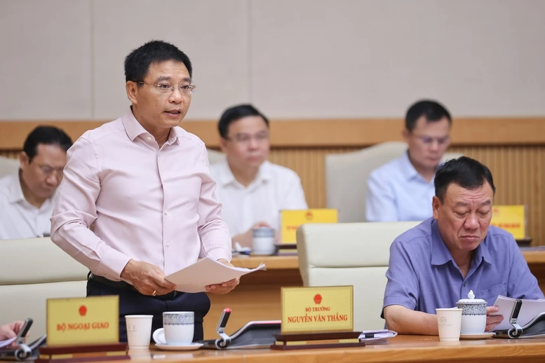 Thủ tướng Chính phủ Phạm Minh Chính chủ trì phiên họp thường kỳ đánh giá tình hình phát triển kinh tế - xã hội 7 tháng năm 2025