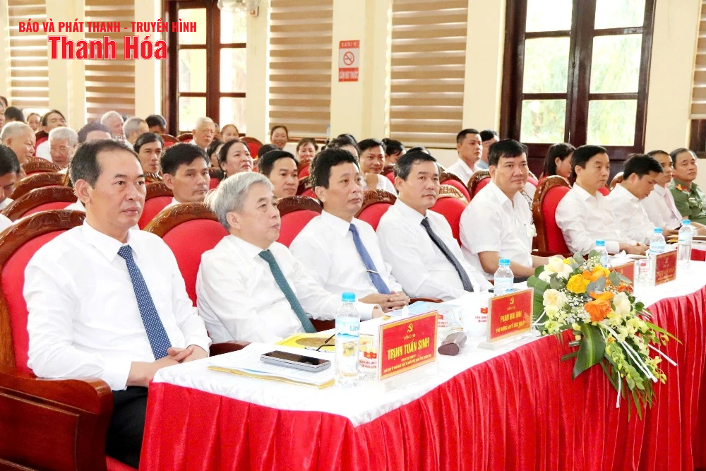 Phó Bí thư Tỉnh ủy Trịnh Tuấn Sinh dự và phát biểu chỉ đạo tại Đại hội Đảng bộ xã Yên Trường