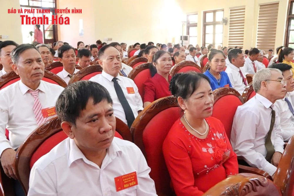 Phó Bí thư Tỉnh ủy Trịnh Tuấn Sinh dự và phát biểu chỉ đạo tại Đại hội Đảng bộ xã Yên Trường