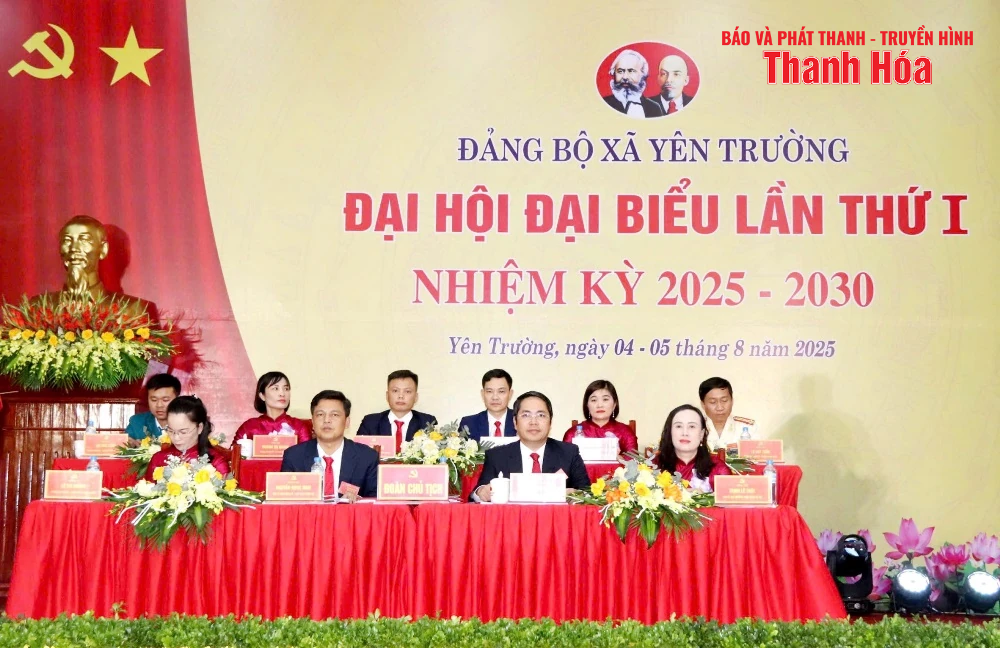 Phó Bí thư Tỉnh ủy Trịnh Tuấn Sinh dự và phát biểu chỉ đạo tại Đại hội Đảng bộ xã Yên Trường