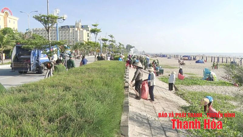 Phường Tĩnh Gia ra quân tổng vệ sinh môi trường tại Khu Du lịch biển Hải Hoà