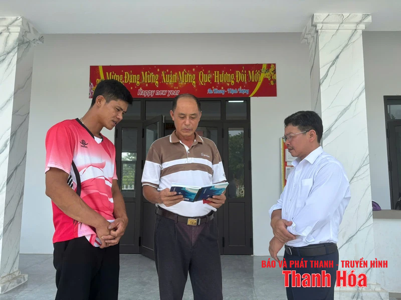 Người gắn kết tình làng, nghĩa xóm