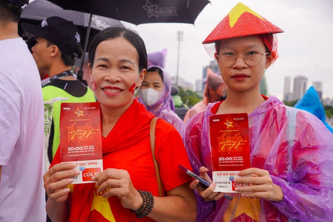 Không khí hào hứng, sắc đỏ ngập tràn trước thềm concert “Tổ quốc trong tim”