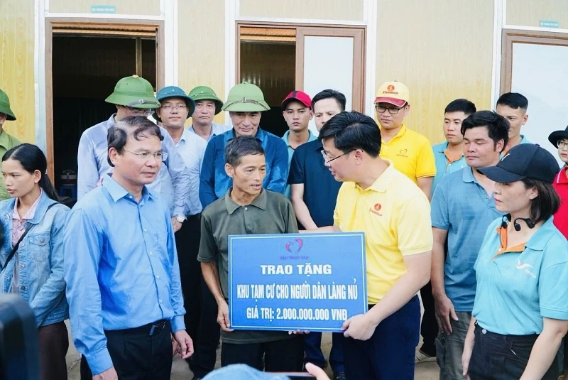 Quỹ Thiện Tâm đón nhận Huân chương Lao động hạng Nhất