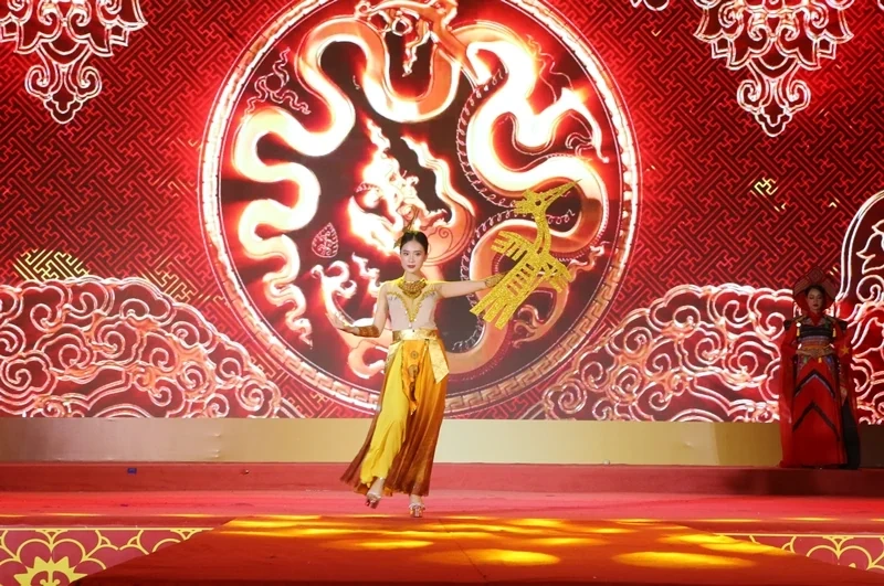 Đặc sắc chương trình văn nghệ “Sức sống trẻ” và trình diễn áo dài