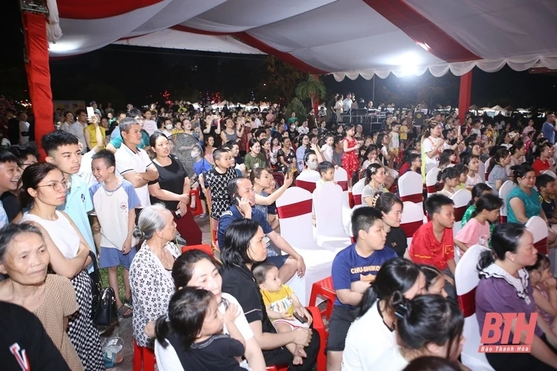 Đặc sắc chương trình văn nghệ “Sức sống trẻ” và trình diễn áo dài