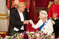 Nữ hoàng Anh mở quốc yến chiêu đãi ông Donald Trump và phu nhân