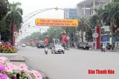 Khoảng 3.000 tư liệu, hình ảnh về “Thanh hóa xưa và nay” được trưng bày dọc đại lộ Lê Lợi