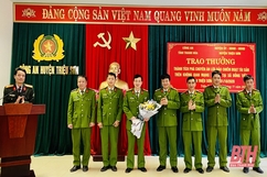 Công an Thanh Hóa trao thưởng cho các đơn vị lập thành tích suất sắc trong đấu tranh chống tội phạm