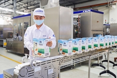 Vinamilk xuất khẩu lô hàng lớn sữa hạt và sữa đặc sang Trung Quốc những ngày đầu năm 2021