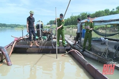 Bắt giữ phương tiện khai thác cát và đất trái phép tại các  huyện  Thiệu Hoá,  Như Thanh