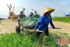 Các địa phương ven biển lên phương án sơ tán vùng ngập lụt, test nhanh COVID-19 cho ngư dân vào trú bão Conson