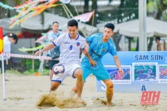 Ngược dòng ngoạn mục, FC Chinh Chiến có thắng lợi đầu tiên tại giải bóng đá bãi biển VĐQG 2022