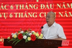 Cán bộ, đảng viên phải gương mẫu tiêm vắc-xin phòng COVID-19