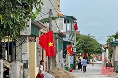 Cờ Tổ quốc tung bay ở các cơ sở tôn giáo