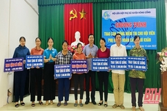 Hội LHPN huyện Nông Cống trao bò giống cho hội viên phụ nữ có hoàn cảnh khó khăn trên địa bàn huyện