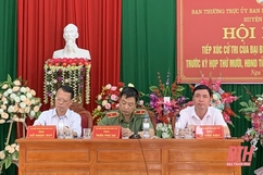 Thiếu tướng Trần Phú Hà, Giám đốc Công an tỉnh cùng Tổ đại biểu HĐND tỉnh tiếp xúc cử tri huyện Nga Sơn