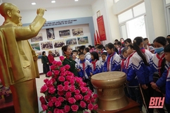 Hoạt động trải nghiệm của học sinh Trường Tiểu học Thành Tâm tại Sư đoàn 390