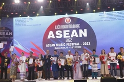 3 nghệ sỹ đoạt giải tại Liên hoan Âm nhạc ASEAN 2022 được Chủ tịch UBND tặng Bằng khen