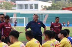 HLV Troussier chỉ giữ lại 60% cựu binh của ĐTVN; MU gặp đối thủ “khó chơi” ở tứ kết Europe League