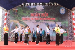 Đặc sắc Ngày hội văn hóa, thể thao và du lịch gắn với khai trương du lịch Thác Mây