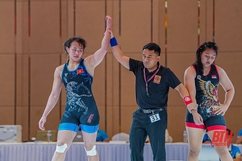 Đặng Thị Linh bảo vệ thành công tấm HCV môn Vật tại SEA Games 32