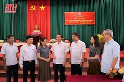 Chủ tịch UBND tỉnh Đỗ Minh Tuấn và các đại biểu HĐND tỉnh tiếp xúc cử tri thị xã Nghi Sơn
