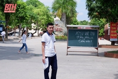 Tham dự kỳ thi tốt nghiệp THPT năm 2023 để thực hiện mơ trở thành thầy giáo tuổi U40