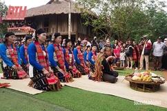 Lễ hội Chá Mùn của dân tộc Thái đen ở xã Yên Thắng