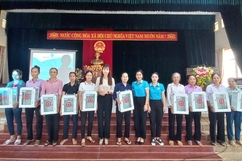 Hội LHPN tỉnh tập huấn và trao tủ thuốc y tế cho cán bộ, hội viên phụ nữ tham gia mô hình 5 có, 3 sạch