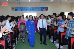 Phó Chủ tịch nước Võ Thị Ánh Xuân và Bí thư Tỉnh ủy Đỗ Trọng Hưng dự Lễ khai giảng năm học mới 2023-2024 tại trường THPT dân tộc nội trú Ngọc Lặc