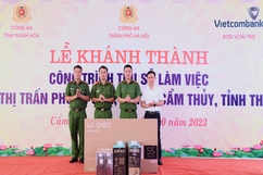 Bàn giao trụ sở nhà làm việc cho Công an thị trấn Phong Sơn, huyện Cẩm Thủy