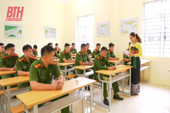 Bồi dưỡng tiếng nói, chữ viết dân tộc Thái cho 50 cán bộ, công an xã, thị trấn