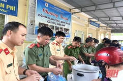 Nồi cháo yêu thương ấm lòng người bệnh