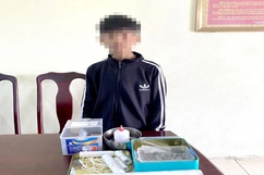 Một học sinh  tàng trữ trái phép nguyên liệu để sản xuất pháo