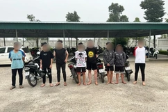 Triệu tập làm rõ nhóm thanh, thiếu niên đi xe máy lạng lách, đánh võng trên đường