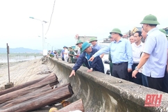 Phó Chủ tịch UBND tỉnh Mai Xuân Liêm chỉ đạo công tác ứng phó bão số 3 tại Hậu Lộc, Nga Sơn