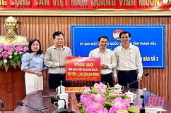 Các huyện Như Thanh, Bá Thước trao tiền  ủng hộ đồng bào phía Bắc bị thiệt hại do bão số 3