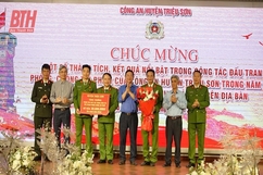 Khen thưởng đột xuất cho Công an huyện Triệu Sơn