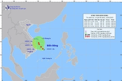 Áp thấp nhiệt đới trên Biển Đông di chuyển chậm và suy yếu