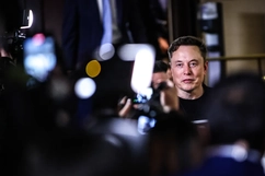 Elon Musk: Tiền tuyến của Ukraine sẽ sụp đổ nếu Starlink bị tắt