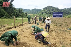 Thắm tình quân dân nơi biên giới Bát Mọt